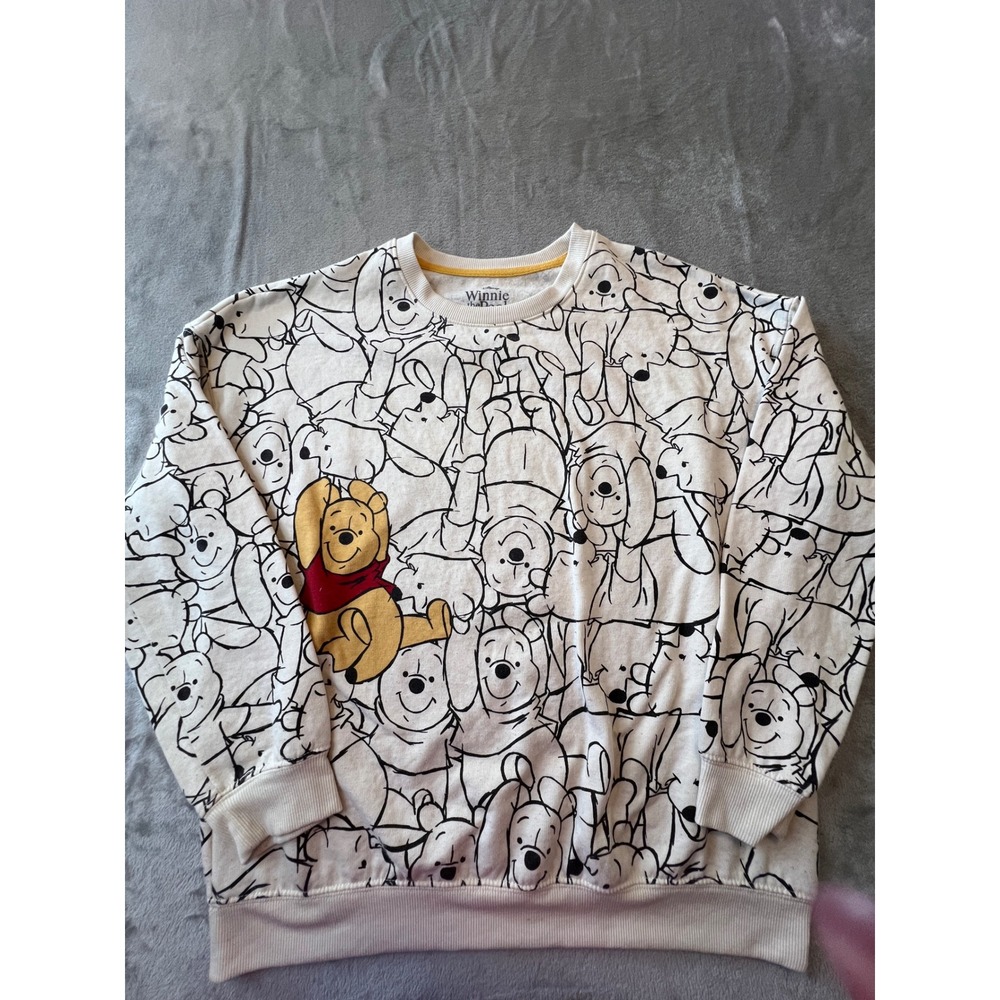 Disney Winnie the Pooh Sweatshirt Womens Medium Cream All Over Print Pullover